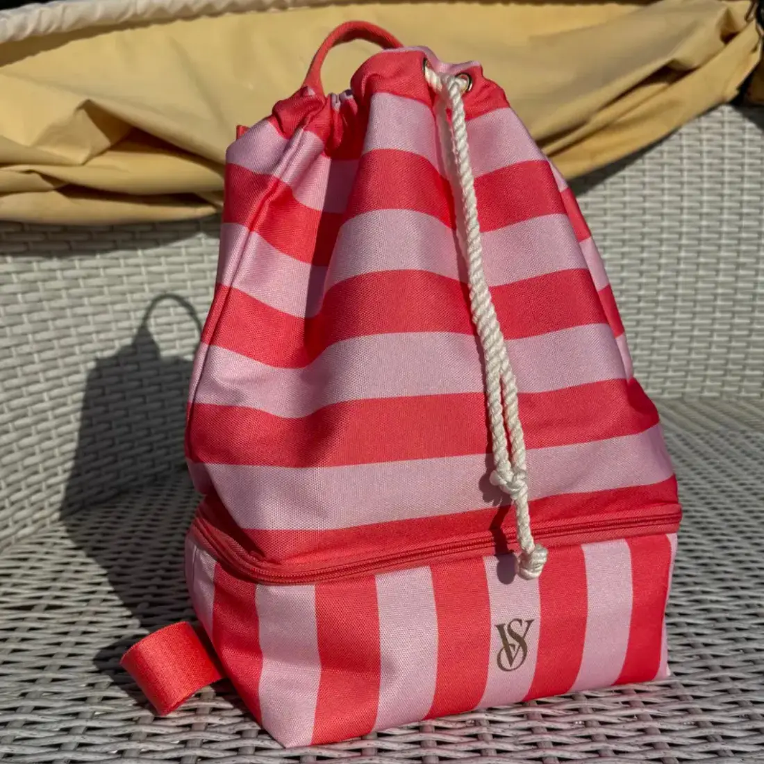 Пляжний термо-рюкзак Victoria's Secret Stripe Beach Cooler