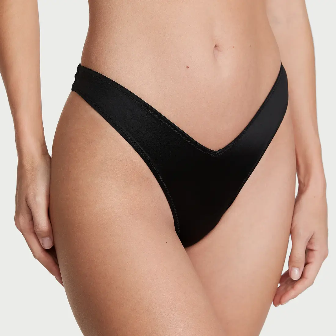 Чорні жіночі трусики стрінги Victoria's Secret Smooth High-Leg з високим вирізом на стегнах