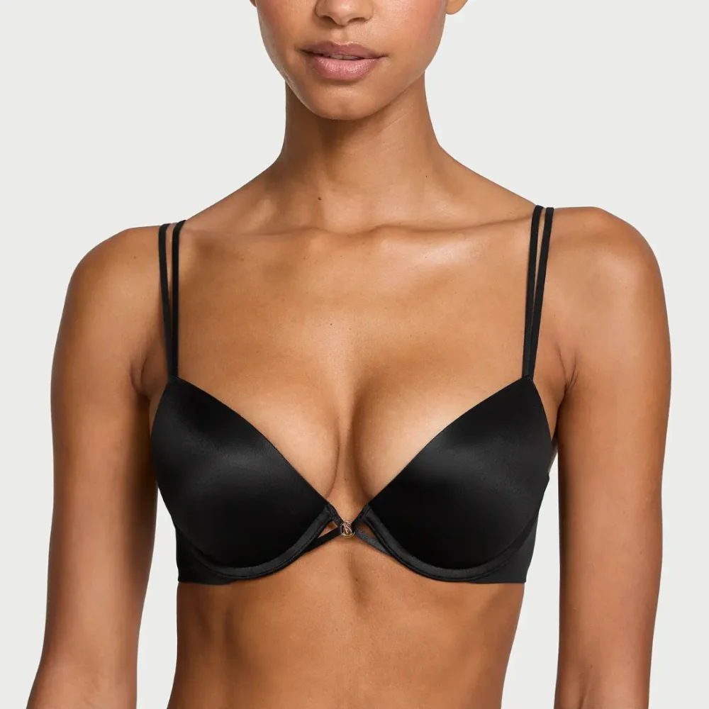 Бюстгальтер пуш-ап Victoria's Secret Smooth Push-Up Bra Jet Black Чорний на моделі