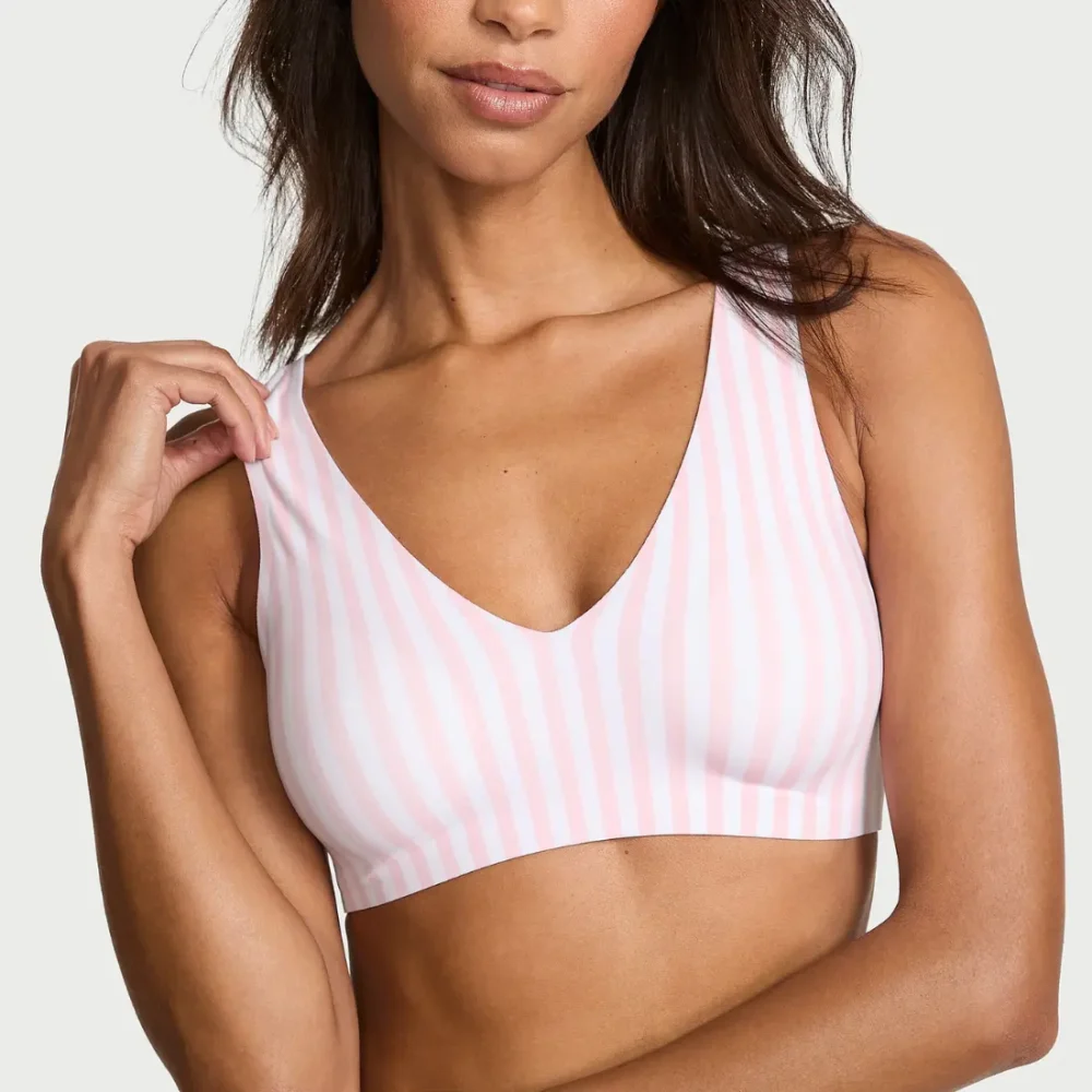Бюстгальтер-топ Victoria's Secret The T-shirt SlumberBra рожевий у смужку вид спереду на моделі