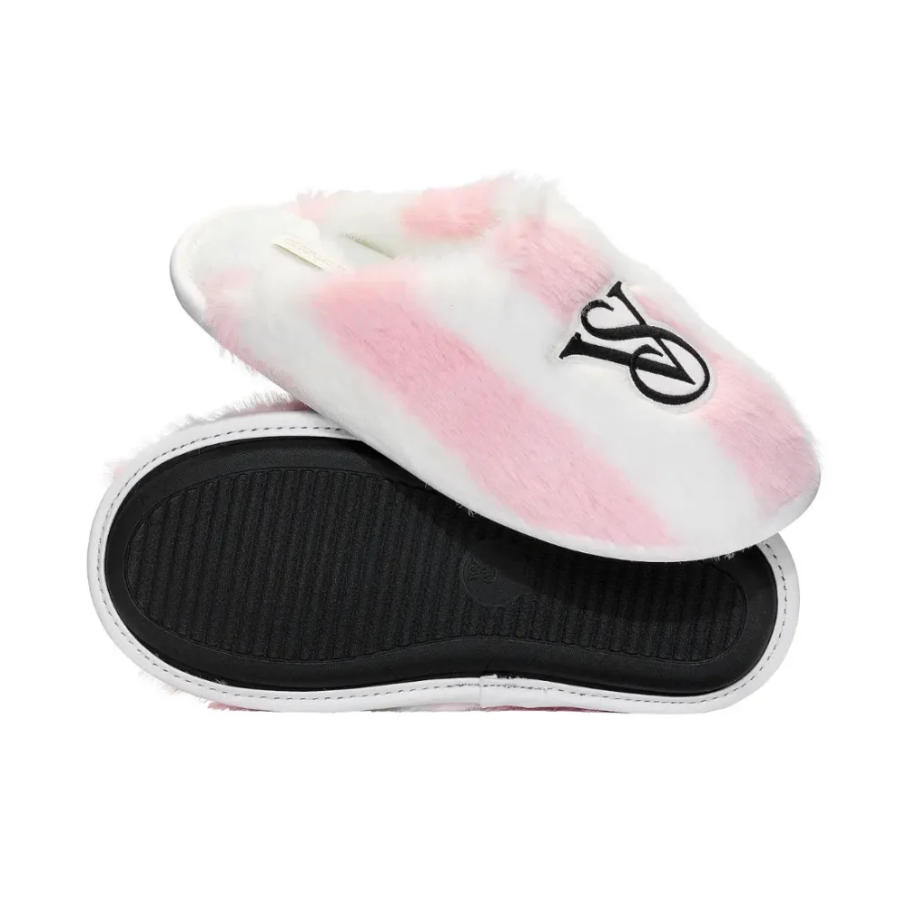 М'які хутряні капці Victoria's Secret Luxe Plush Closed-Toe Slippers з чорною підошвою та вишитим логотипом VS