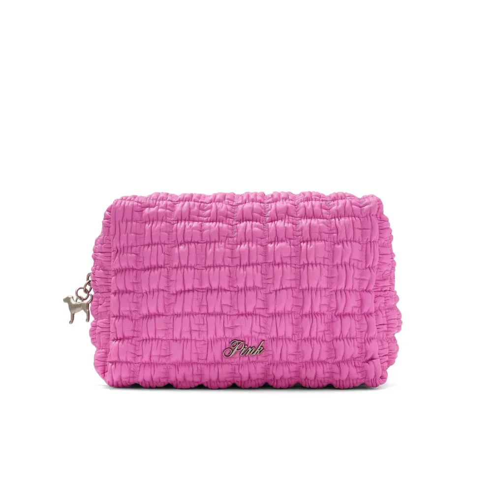 Рожева косметичка PINK Victoria's Secret Top-Zip Makeup Bag Pink Bloom з металевим логотипом вид спереду