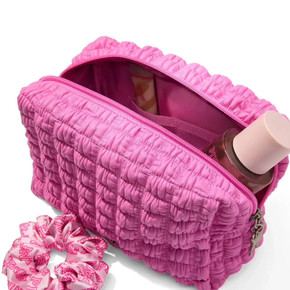 Відкрита рожева косметичка PINK Victoria's Secret Top-Zip Makeup Bag Pink Bloom з косметикою всередині